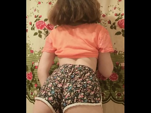 ❤️ Tânără sexy care se dezbracă de pantaloni scurți în fața camerei de filmat ❤️❌ at ro.rex-porn-com.ru ☑